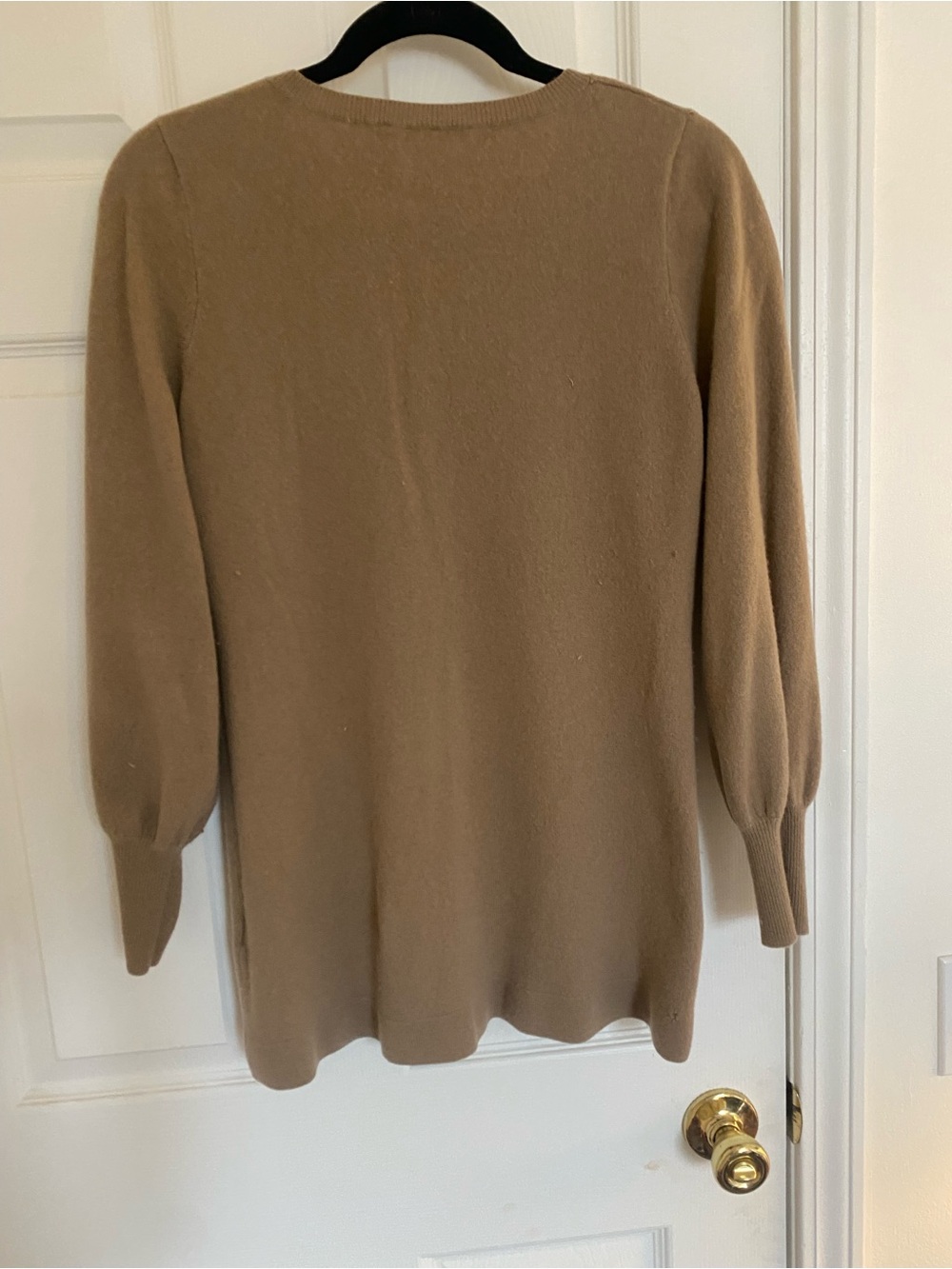 Tahari Camel V-Neck Long Sleeve Sweater - Picture 2 of 4